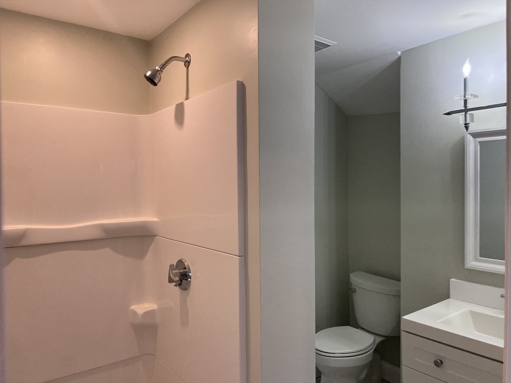 1 bed, 1 bath apartment for rent at 6 Samoset St Unit 1, Downtown — photo 8 of 17