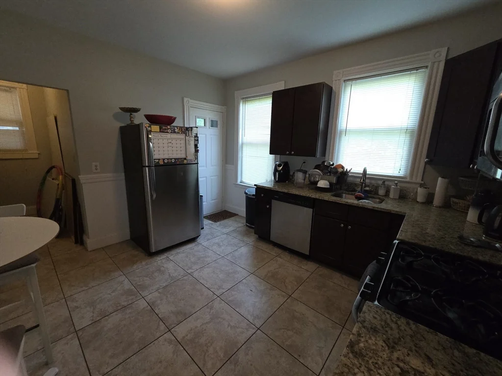 4 bed, 1 bath apartment for rent at 6 Sawyer Ave Unit 2, Dorchester — photo 2 of 11