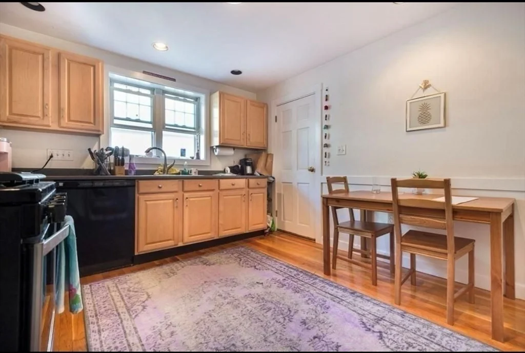 2 bed, 1 bath apartment for rent at 6 Seagrave Unit 2, Cambridge — photo 2 of 9