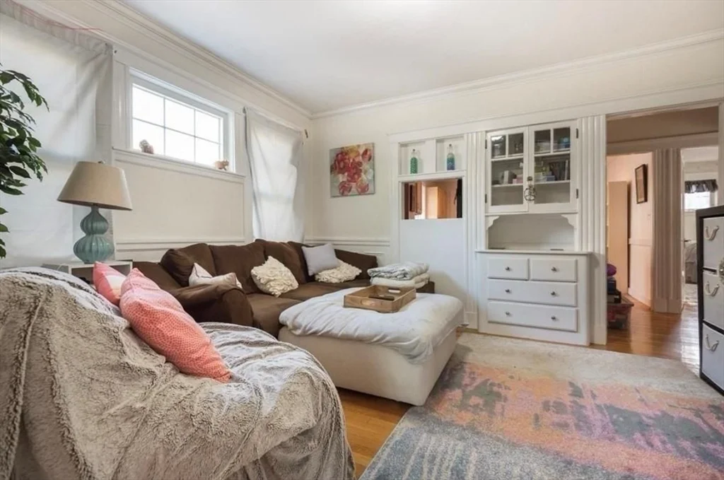 2 bed, 1 bath apartment for rent at 6 Seagrave Unit 2, Cambridge — photo 4 of 9