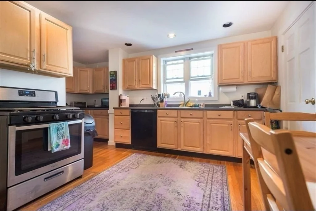 2 bed, 1 bath apartment for rent at 6 Seagrave Unit 2, Cambridge — photo 1 of 9