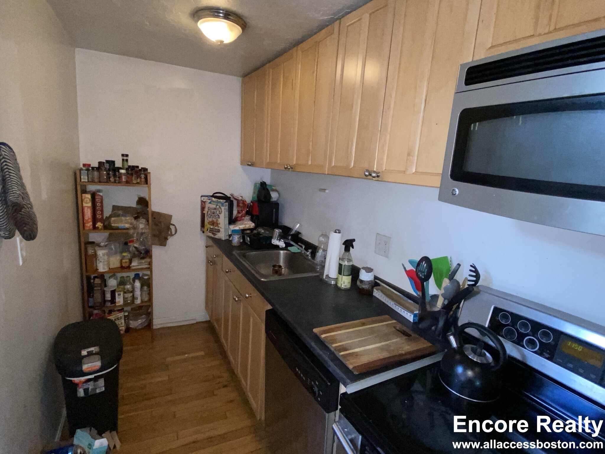 4 bed, 1 bath apartment for rent at 6 Shepard St Unit 1, Brighton — photo 2 of 11