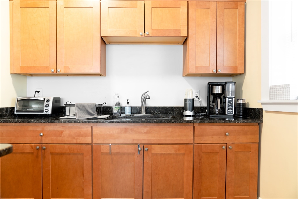 1 bed, 1 bath apartment for rent at 6 Sherborn Ct Unit 8, Medford — photo 6 of 10