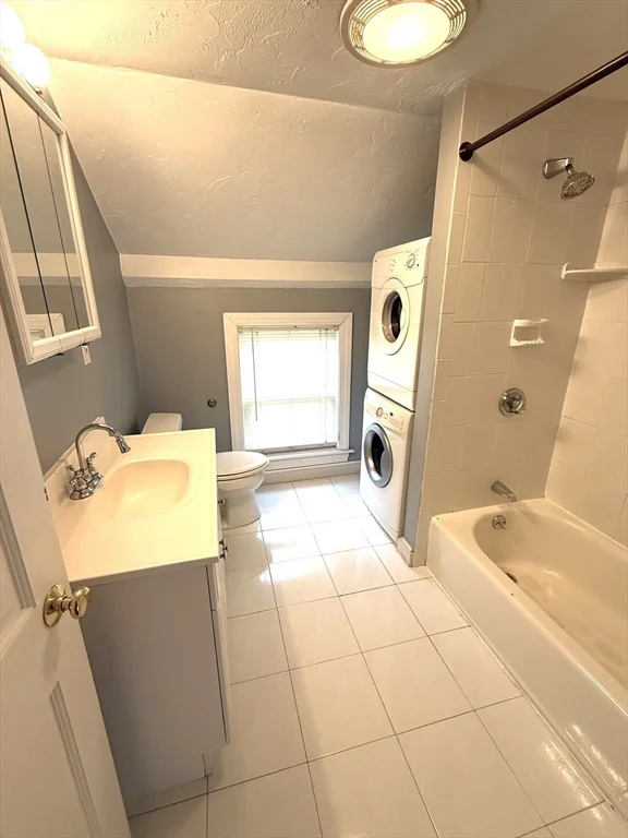 2 bed, 1 bath apartment for rent at 6 Skillings Unit 1, Winchester — photo 8 of 8