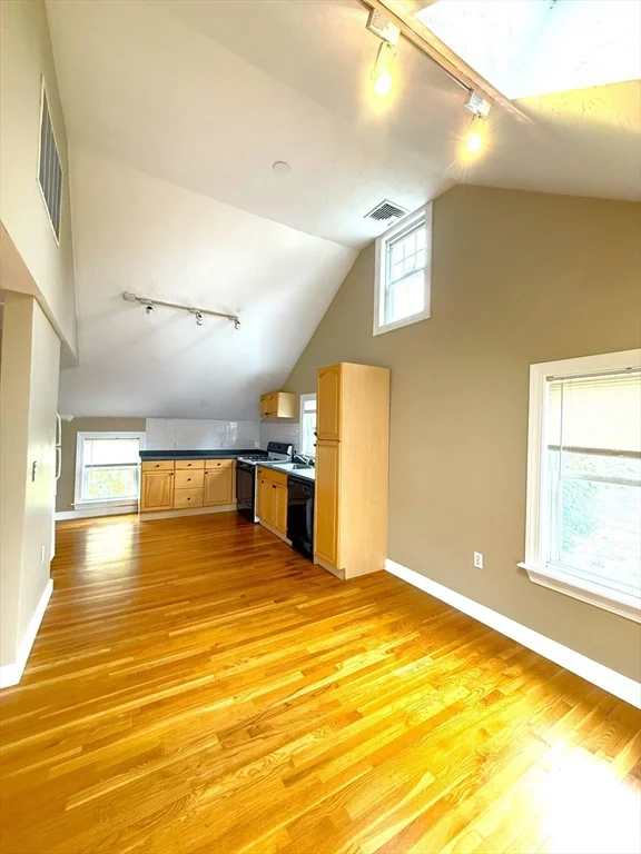 2 bed, 1 bath apartment for rent at 6 Skillings Unit 1, Winchester — photo 7 of 8