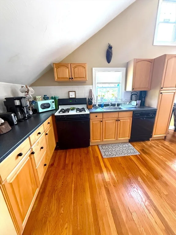 2 bed, 1 bath apartment for rent at 6 Skillings Unit 2, Winchester — photo 3 of 8
