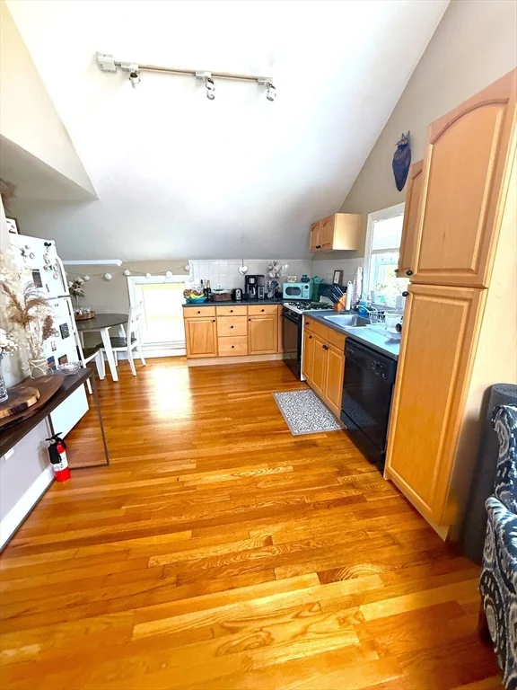 2 bed, 1 bath apartment for rent at 6 Skillings Unit 2, Winchester — photo 2 of 8