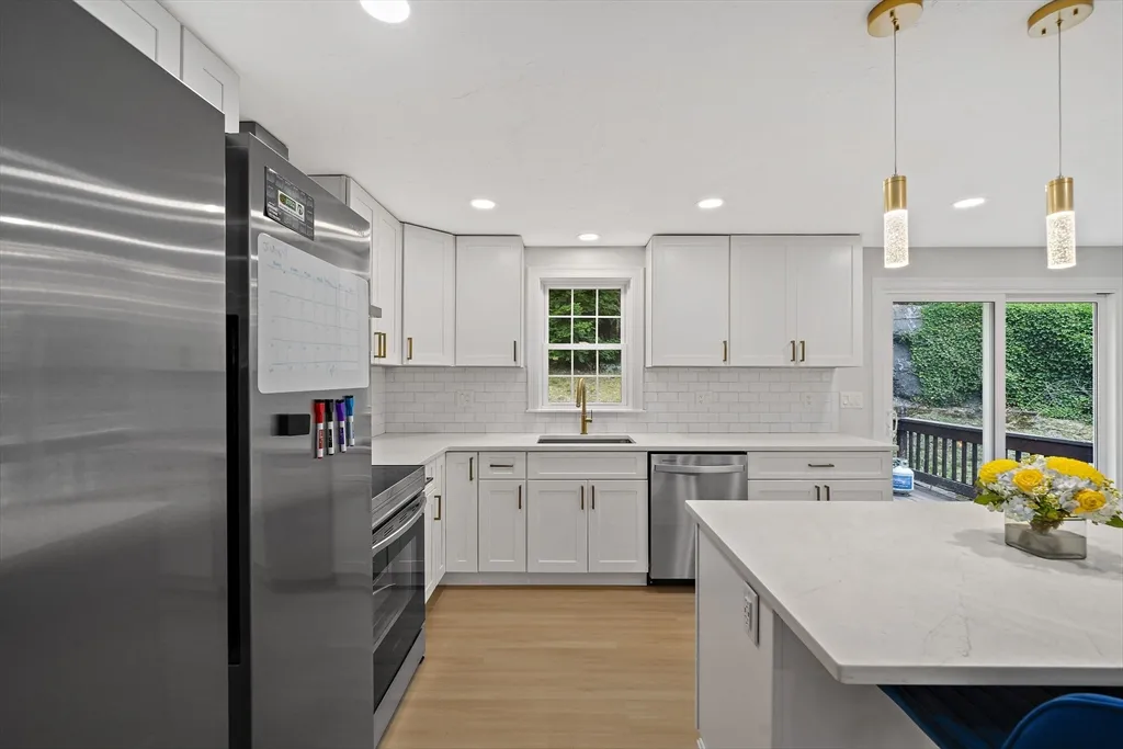 3 bed, 2 bath apartment for rent at 6 Skyview Rd Unit 6, Woburn — photo 3 of 27