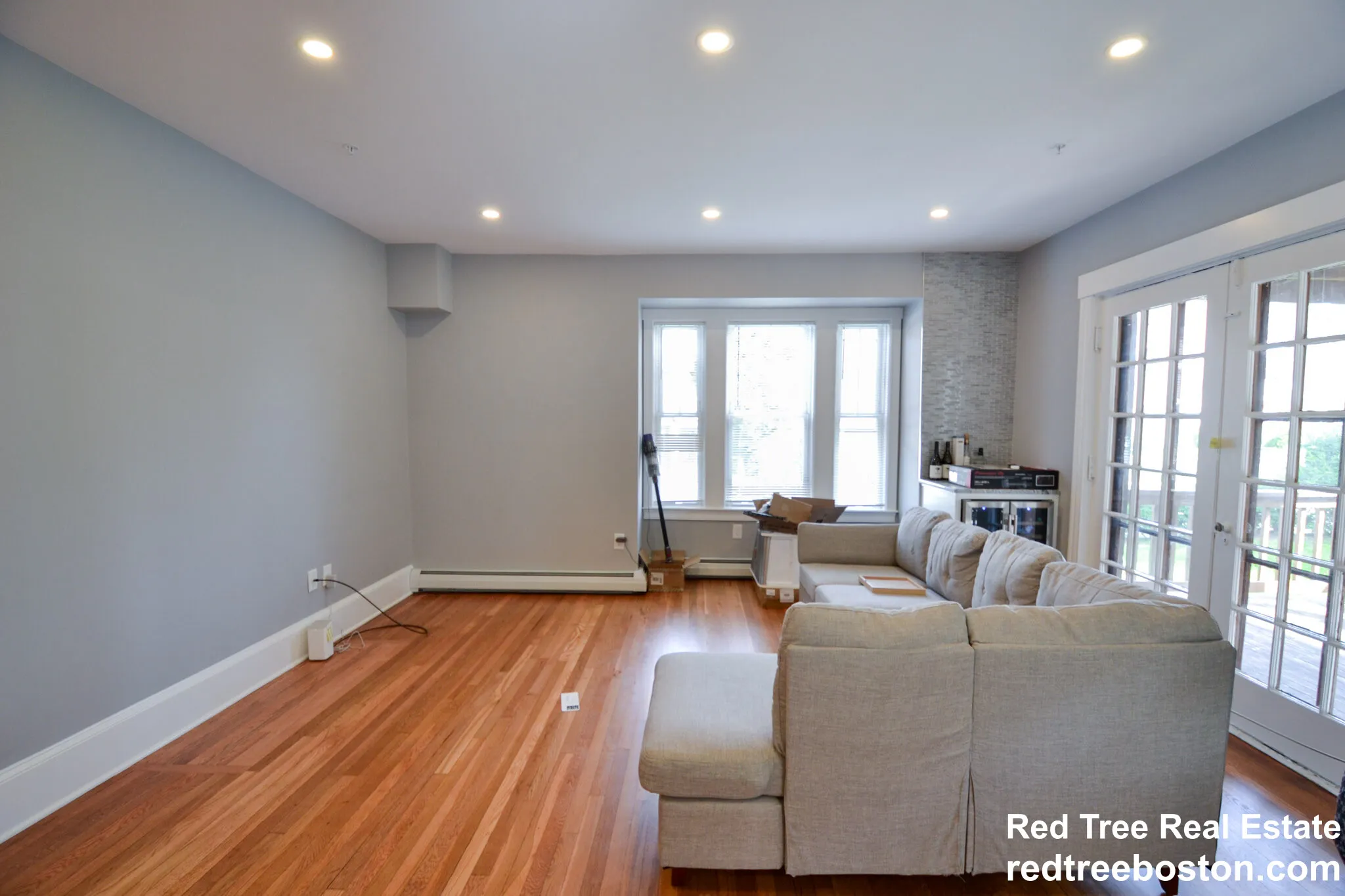 4 bed, 2 bath apartment for rent at 6 South St Unit 1, Brighton — photo 4 of 15