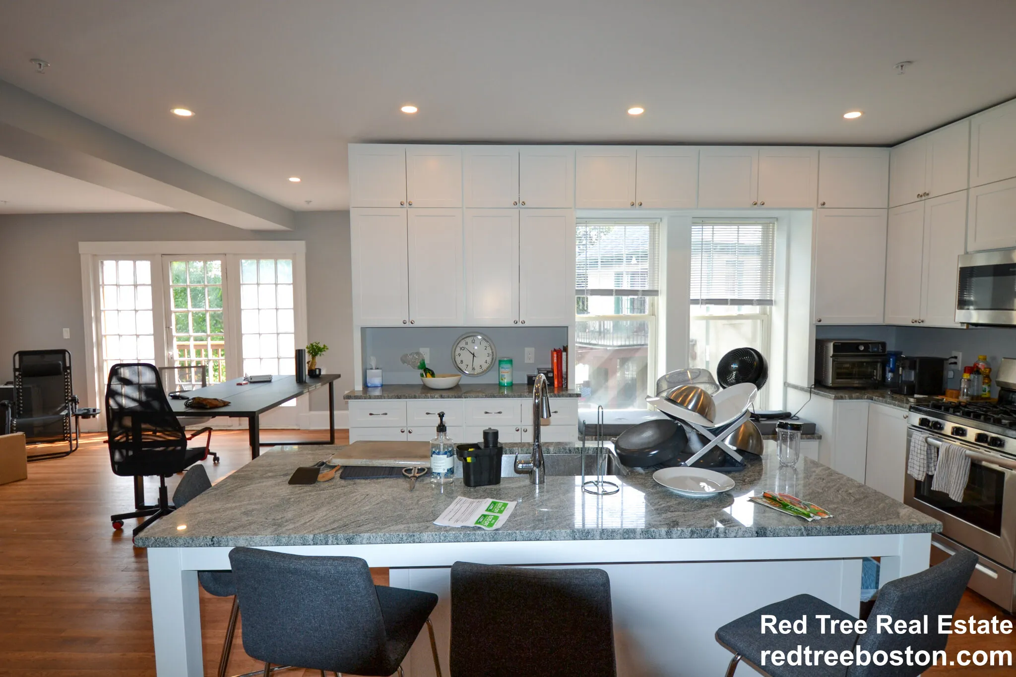 4 bed, 2 bath apartment for rent at 6 South St Unit 2, Brighton — photo 3 of 9
