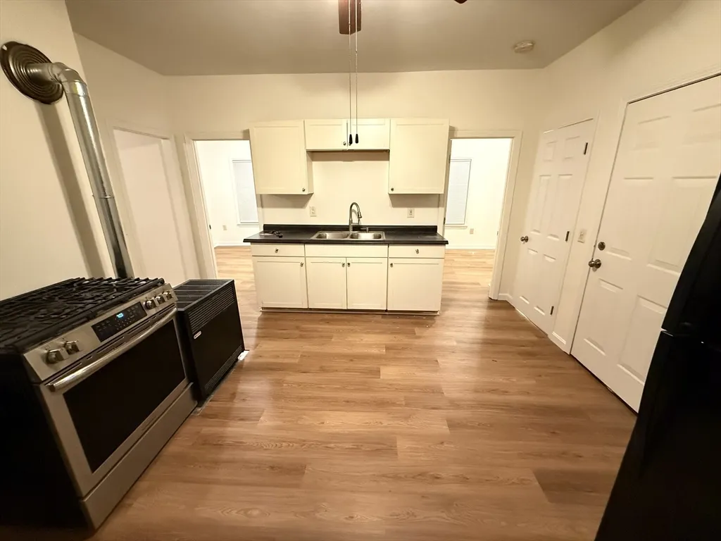 2 bed, 1 bath apartment for rent at 6 South Ward St Unit 1, Oak Hill — photo 1 of 7
