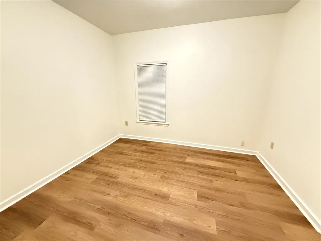 2 bed, 1 bath apartment for rent at 6 South Ward St Unit 1, Oak Hill — photo 3 of 7