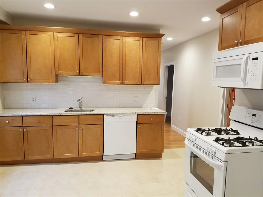 3 bed, 1 bath apartment for rent at 6 Speridakis Ter Unit 6, Cambridgeport — photo 9 of 14