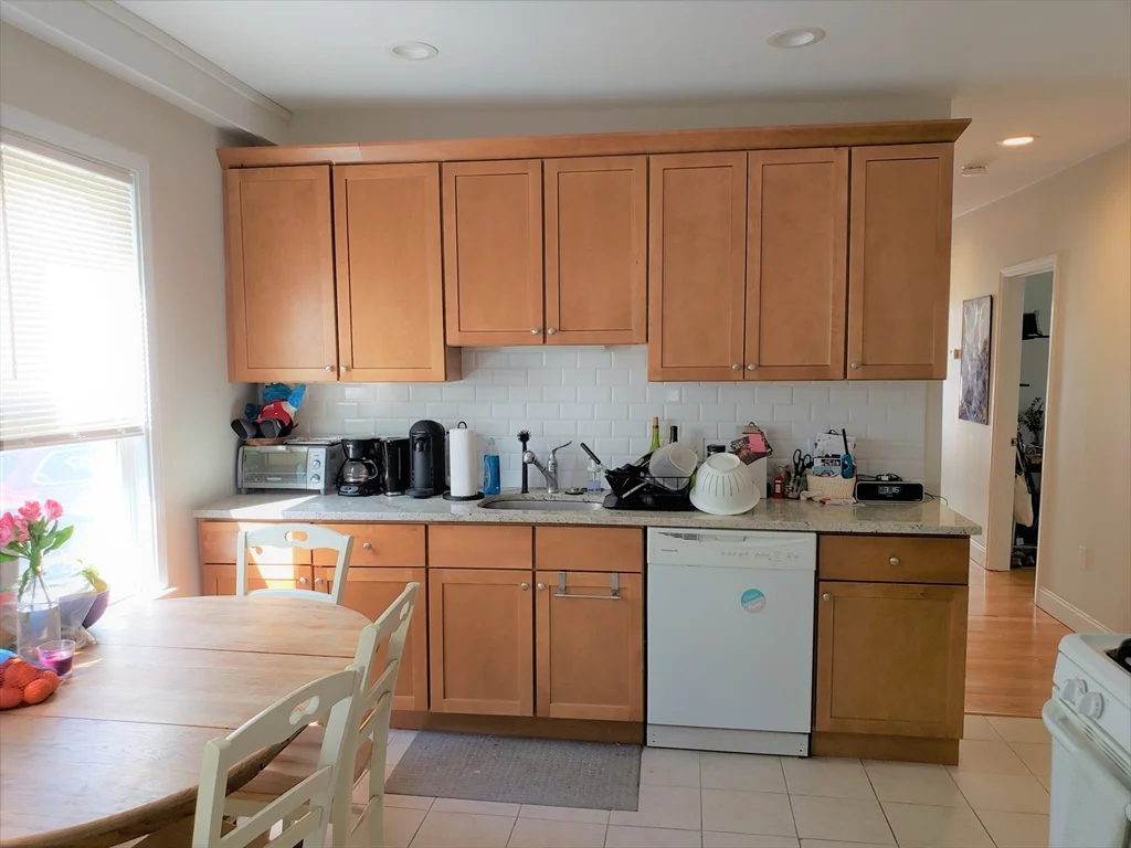 3 bed, 1 bath apartment for rent at 6 Speridakis Ter Unit 6, Cambridgeport — photo 2 of 14