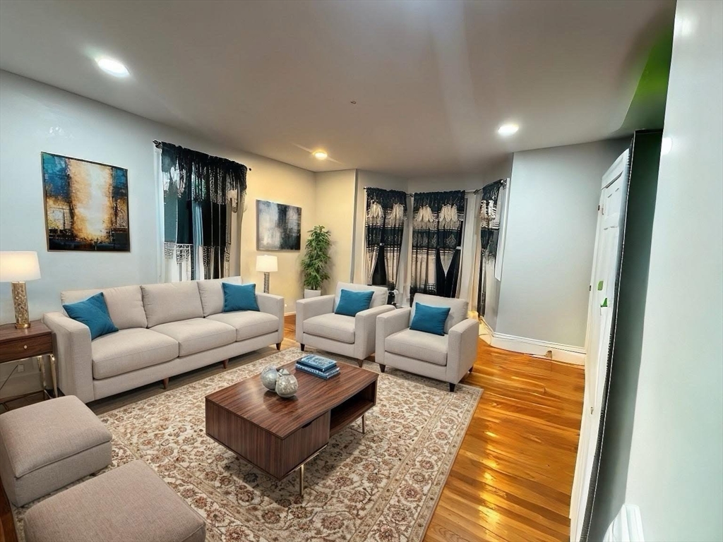 5 bed, 2 bath apartment for rent at 6 Stephen St Unit 2, Lynn — photo 2 of 12