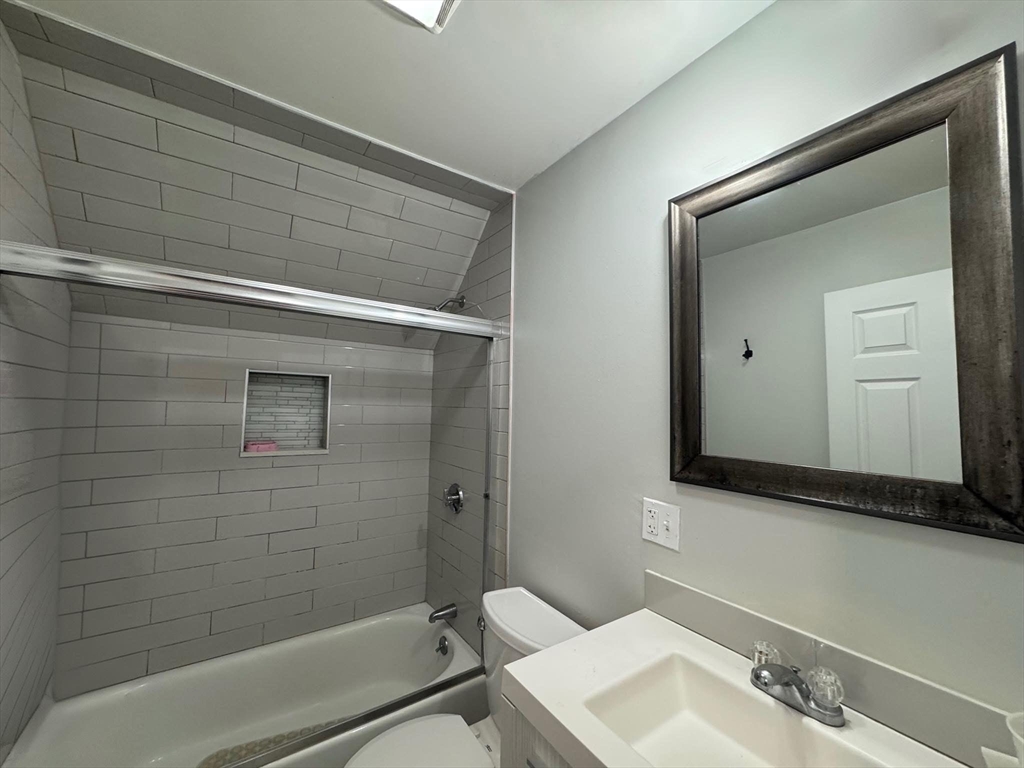 5 bed, 2 bath apartment for rent at 6 Stephen St Unit 2, Lynn — photo 11 of 12