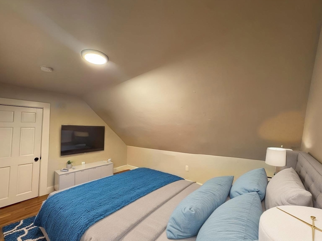 5 bed, 2 bath apartment for rent at 6 Stephen St Unit 2, Lynn — photo 7 of 12