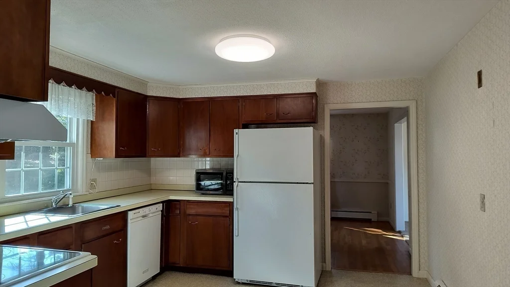3 bed, 2 bath apartment for rent at 6 Streeter Rd, Paxton — photo 14 of 25