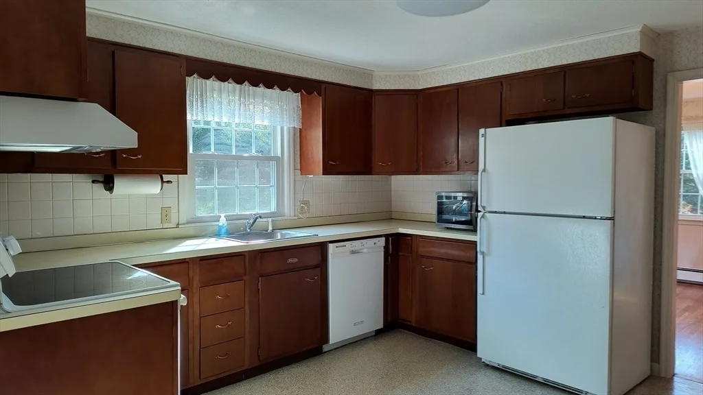 3 bed, 2 bath apartment for rent at 6 Streeter Rd, Paxton — photo 13 of 25