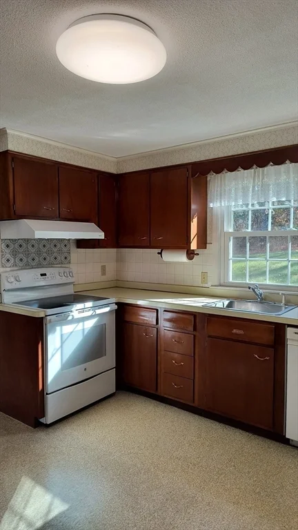 3 bed, 2 bath apartment for rent at 6 Streeter Rd, Paxton — photo 15 of 25