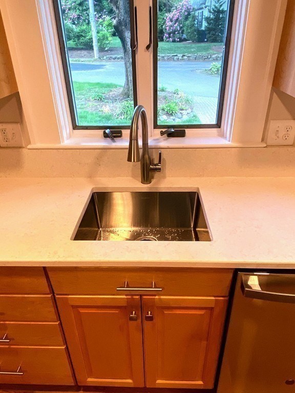 4 bed, 3 bath apartment for rent at 6 Surrey Rd, Newtonville — photo 14 of 38