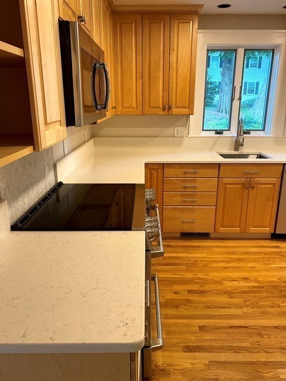 4 bed, 3 bath apartment for rent at 6 Surrey Rd, Newtonville — photo 13 of 38