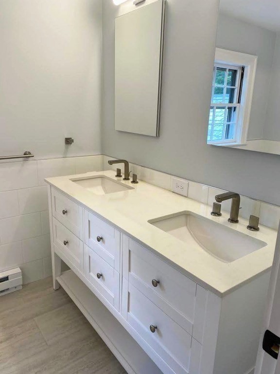 4 bed, 3 bath apartment for rent at 6 Surrey Rd, Newtonville — photo 24 of 38