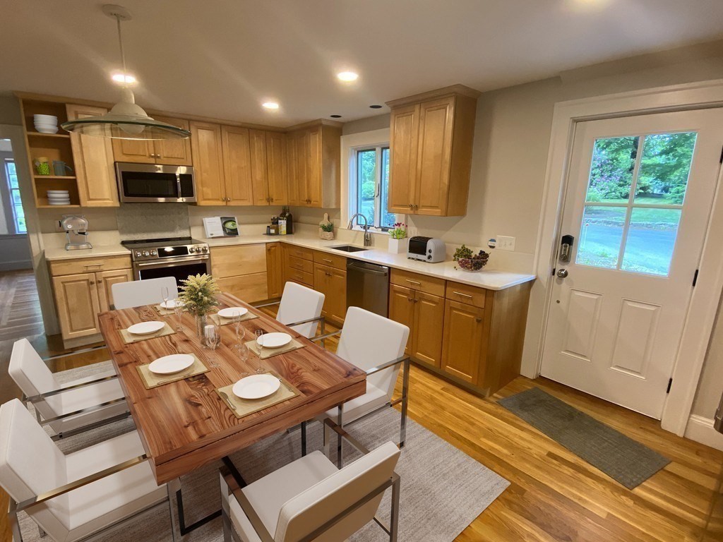 4 bed, 3 bath apartment for rent at 6 Surrey Rd, Newtonville — photo 10 of 38