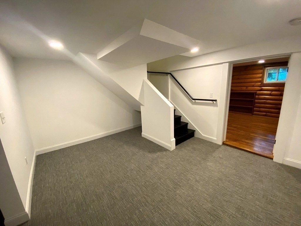 4 bed, 3 bath apartment for rent at 6 Surrey Rd, Newtonville — photo 34 of 38