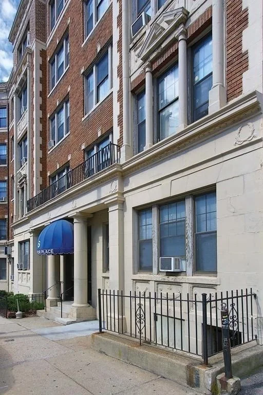 1 bed, 1 bath apartment for rent at 6 Sutherland Unit 52, Brighton
