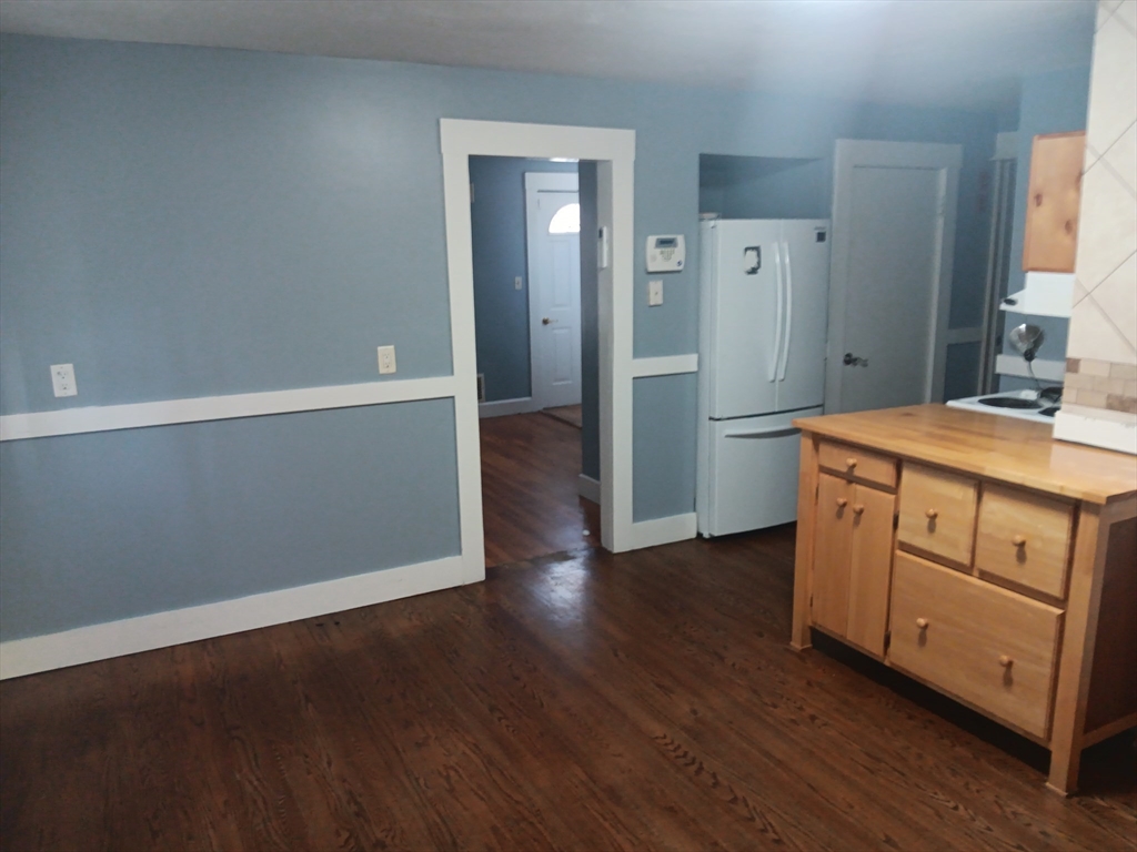 2 bed, 1 bath apartment for rent at 6 Taylor Ct, Worcester — photo 5 of 8