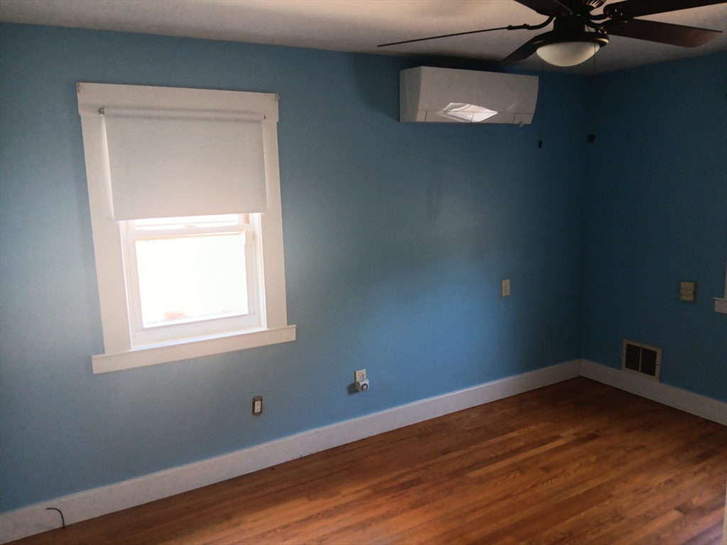2 bed, 1 bath apartment for rent at 6 Taylor Ct, Worcester — photo 6 of 8