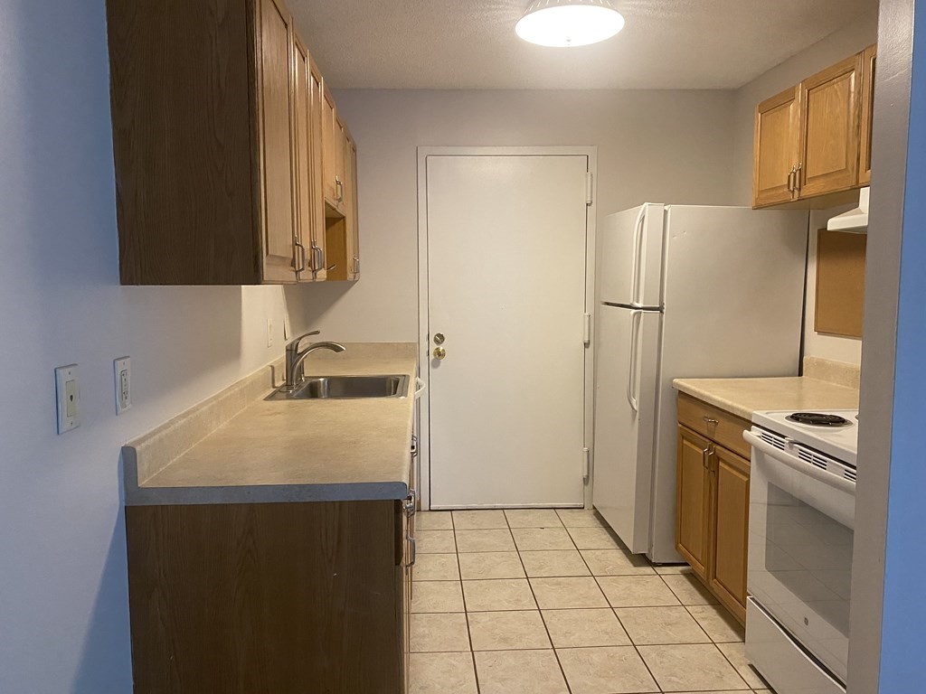 1 bed, 1 bath apartment for rent at 6 Village Way Unit 24, Natick — photo 9 of 12