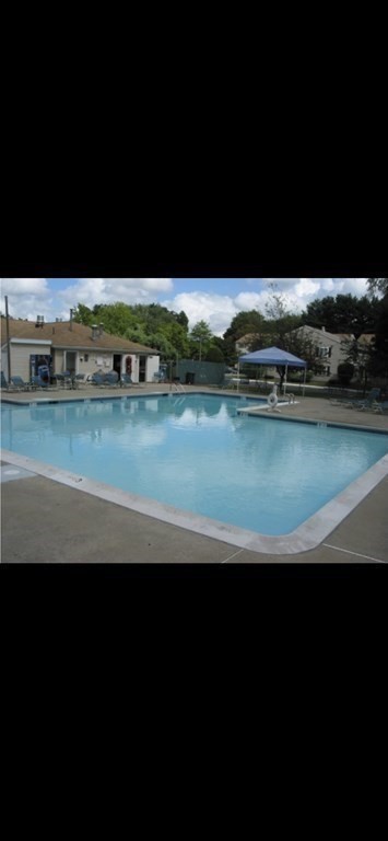 1 bed, 1 bath apartment for rent at 6 Village Way Unit 24, Natick — photo 1 of 12