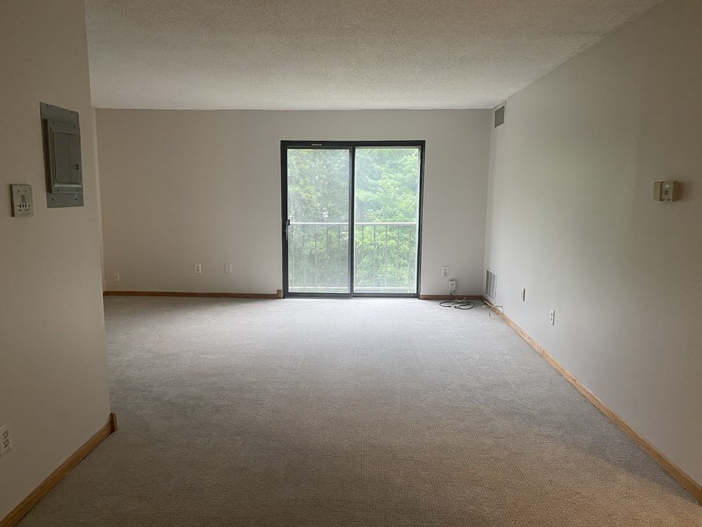 1 bed, 1 bath apartment for rent at 6 Village Way Unit 24, Natick — photo 2 of 12