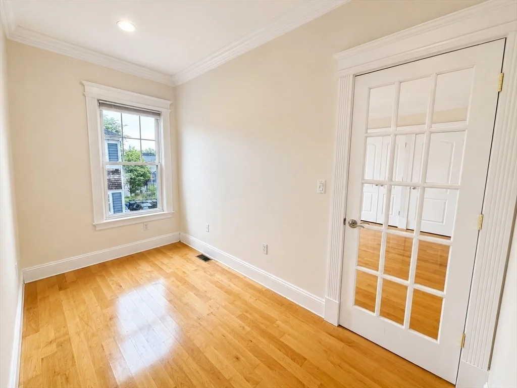 1 bed, 1 bath apartment for rent at 6 Vinton Unit 2, South Boston — photo 8 of 9