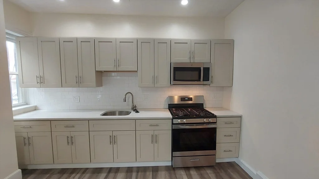 4 bed, 1 bath apartment for rent at 6 Wabeno St Unit 1, Roxbury — photo 5 of 12