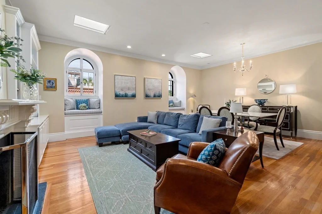 2 bed, 1 bath apartment for rent at 6 Walnut St Unit 4, Beacon Hill