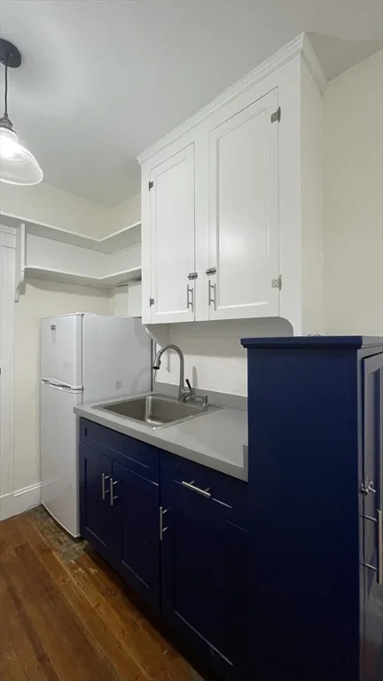 Studio bed, 1 bath apartment for rent at 6 Washington Ave Unit 11, Neighborhood Nine — photo 4 of 19