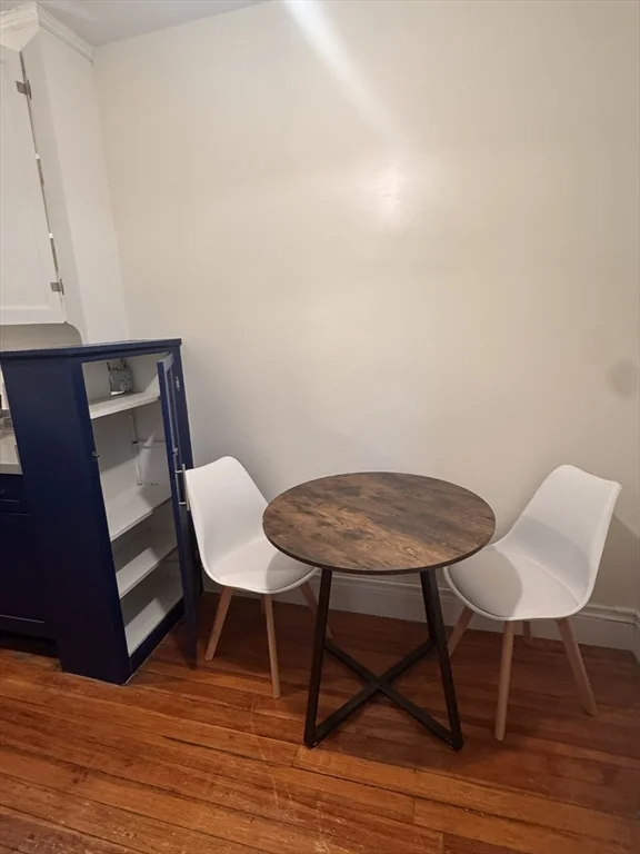 Studio bed, 1 bath apartment for rent at 6 Washington Ave Unit 11, Neighborhood Nine — photo 3 of 19