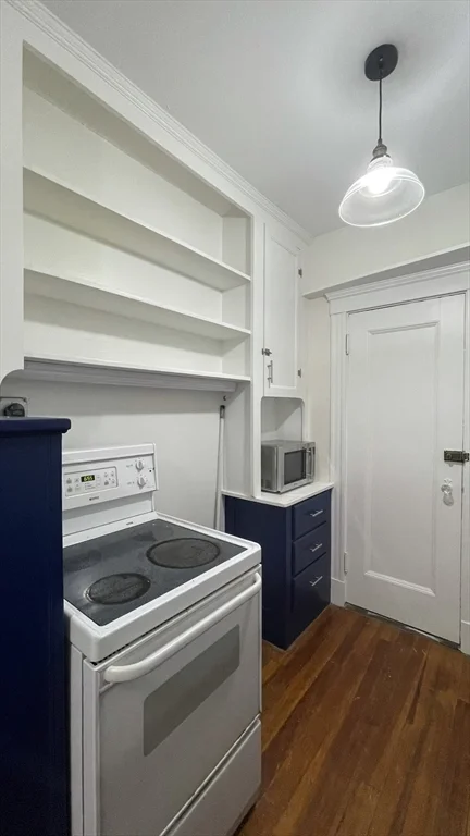 Studio bed, 1 bath apartment for rent at 6 Washington Ave Unit 11, Neighborhood Nine — photo 5 of 19