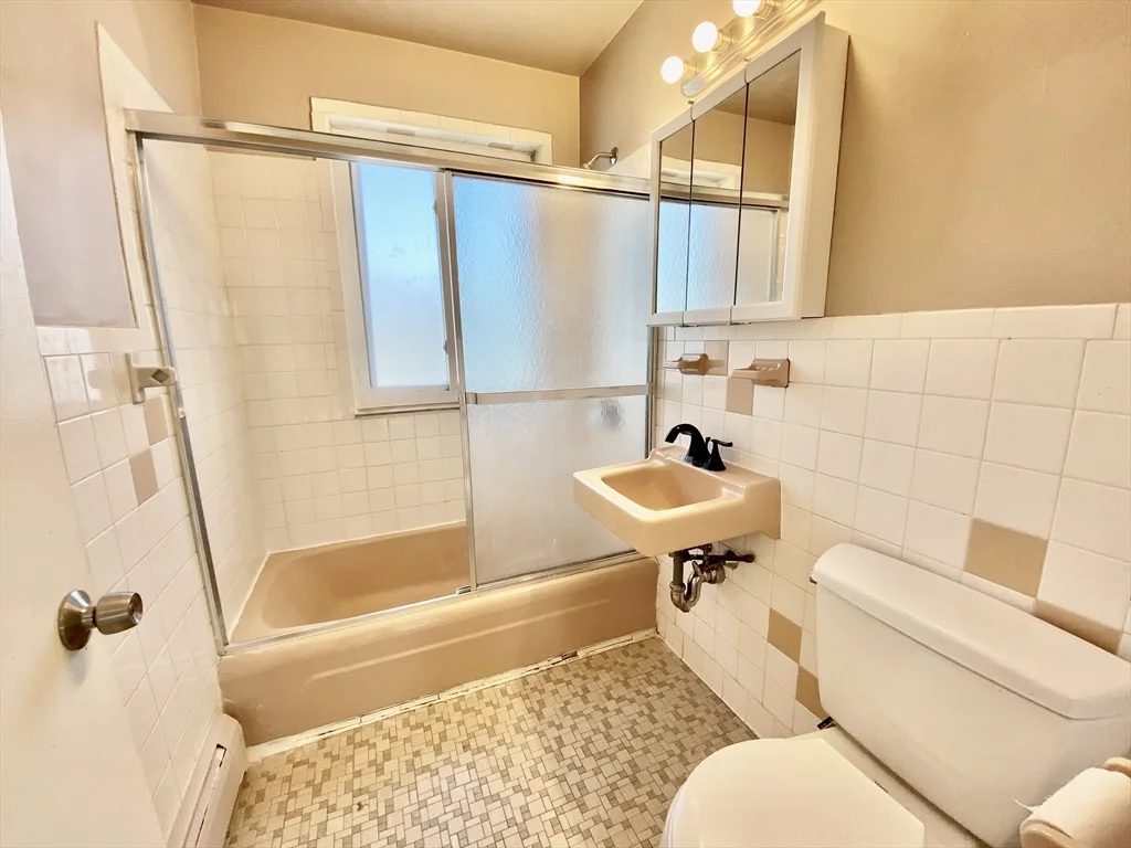 2 bed, 1 bath apartment for rent at 6 Waterloo St Unit 8, Hyde Park — photo 14 of 19
