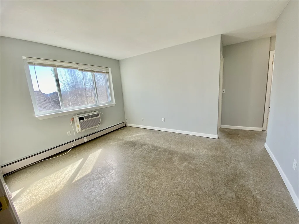 2 bed, 1 bath apartment for rent at 6 Waterloo St Unit 8, Hyde Park — photo 4 of 19