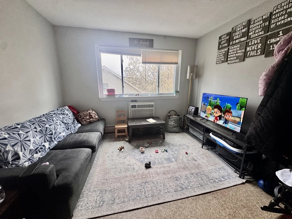 2 bed, 1 bath apartment for rent at 6 Waterloo St Unit 8, Hyde Park — photo 5 of 19
