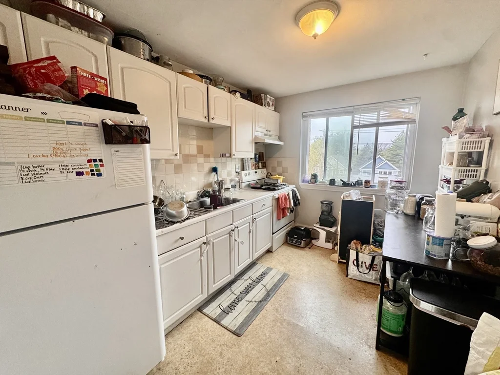 2 bed, 1 bath apartment for rent at 6 Waterloo St Unit 8, Hyde Park — photo 2 of 19