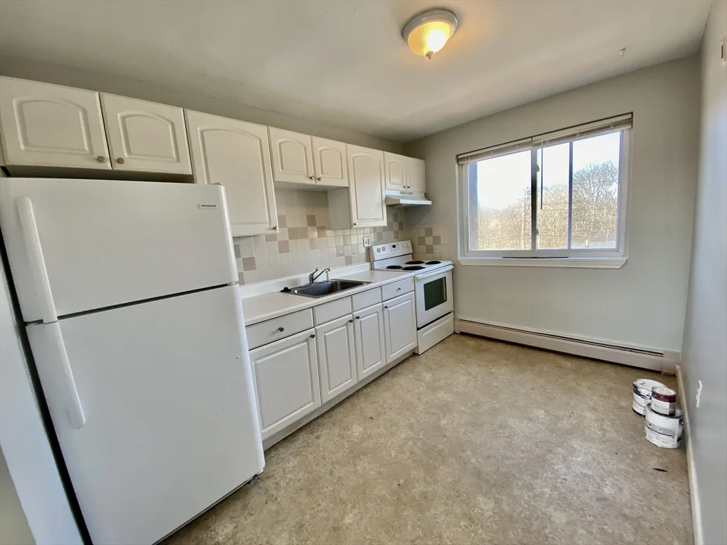 2 bed, 1 bath apartment for rent at 6 Waterloo St Unit 8, Hyde Park — photo 3 of 19