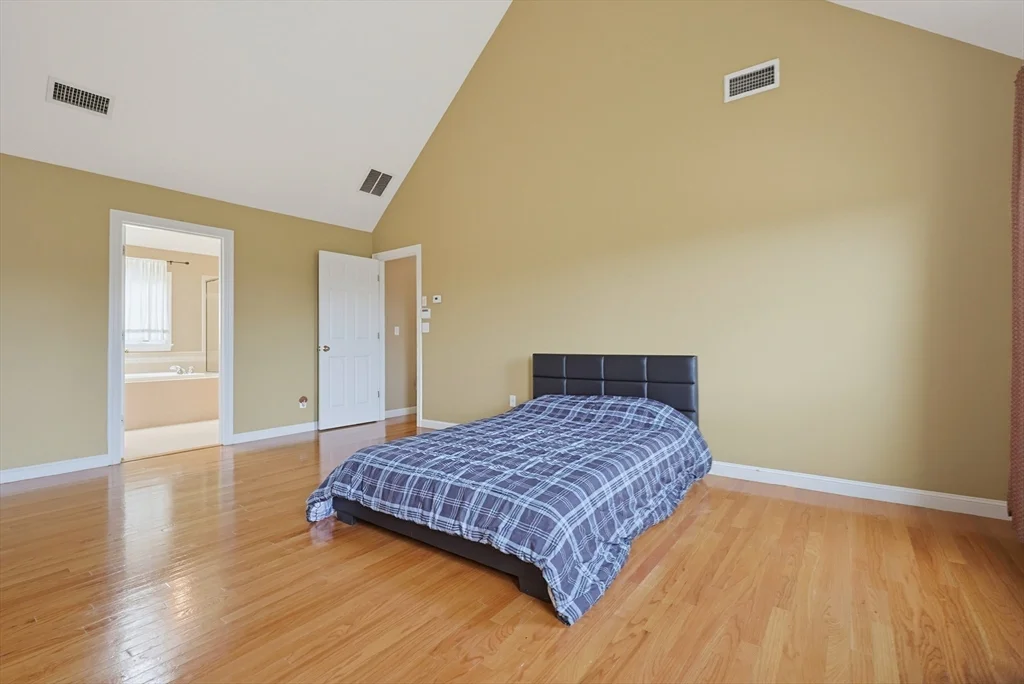 4 bed, 3 bath apartment for rent at 6 Waterville St, Shrewsbury — photo 21 of 33