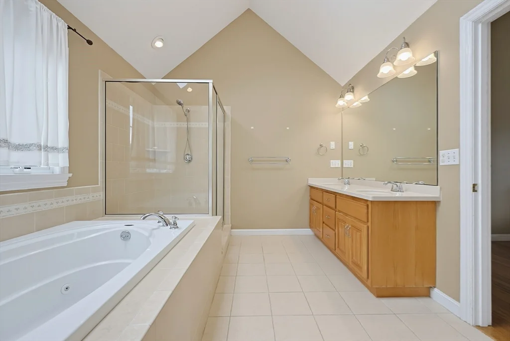 4 bed, 3 bath apartment for rent at 6 Waterville St, Shrewsbury — photo 23 of 33