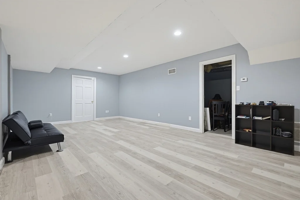 4 bed, 3 bath apartment for rent at 6 Waterville St, Shrewsbury — photo 29 of 33