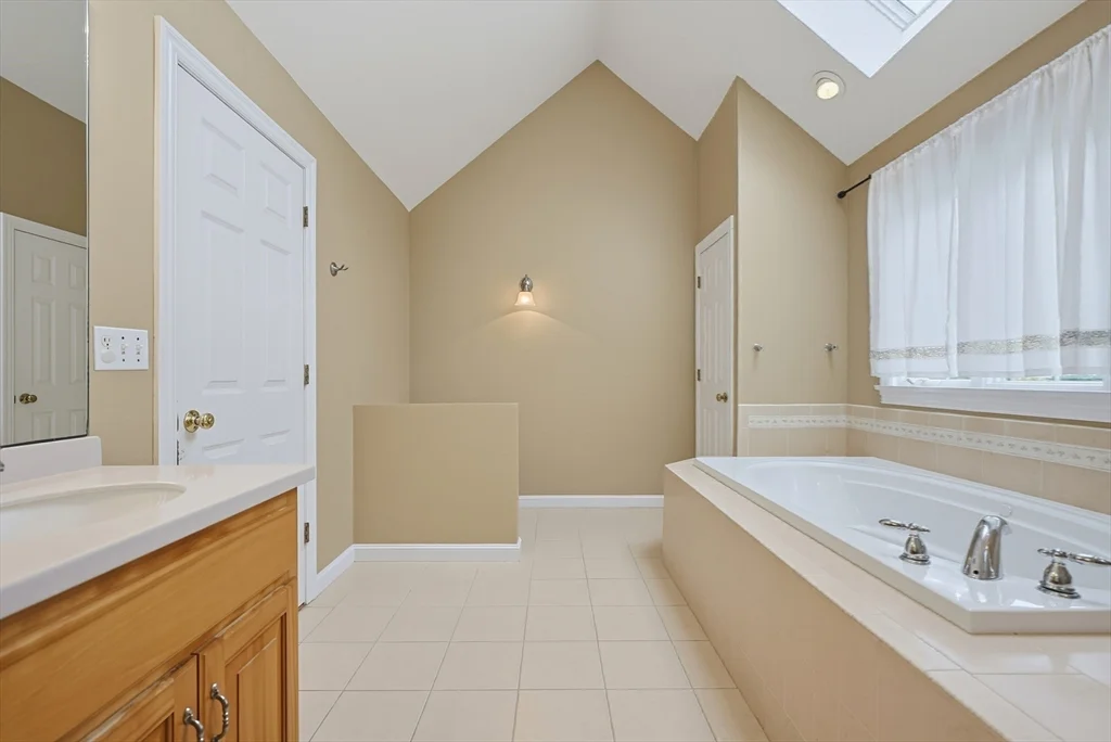 4 bed, 3 bath apartment for rent at 6 Waterville St, Shrewsbury — photo 24 of 33
